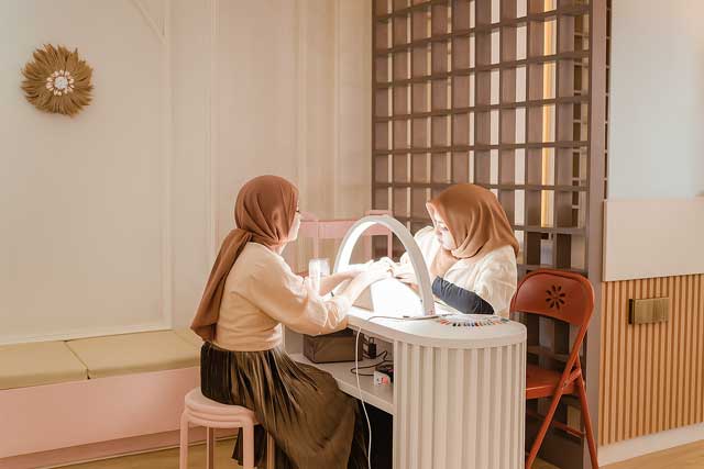 Perawatan-Menipedi-Manicure-Pedicure-Kania-Beauty-Space